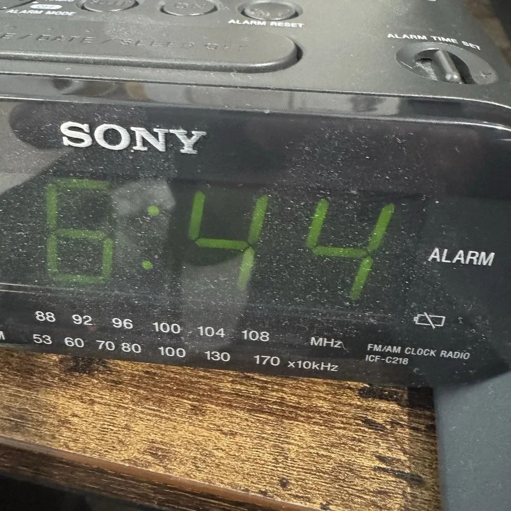 Sony Dream Machine‎ AM/FM Alarm Clock Radio Model ICF-C218 Auto Time Set